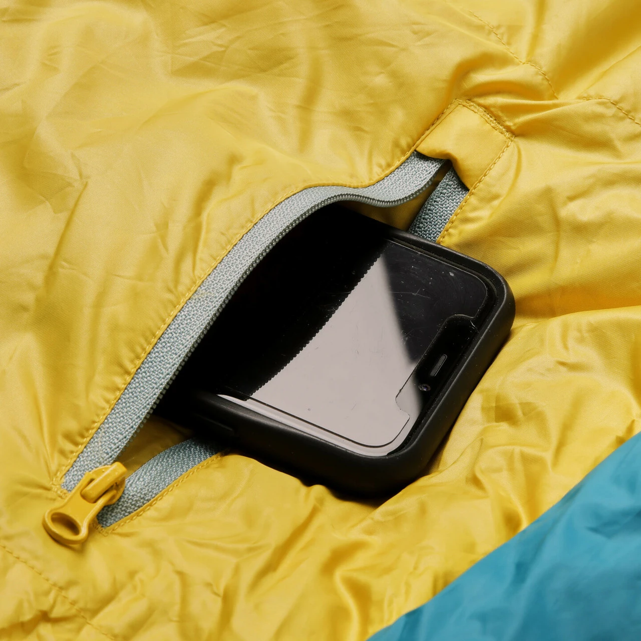 Kelty Women's Cosmic Down 20 Regular RH Sleeping Bag - Deep Lake Trellis 3 Kelty Women's Cosmic Down 20 Regular RH Sleeping Bag - Deep Lake Trellis - Image 3