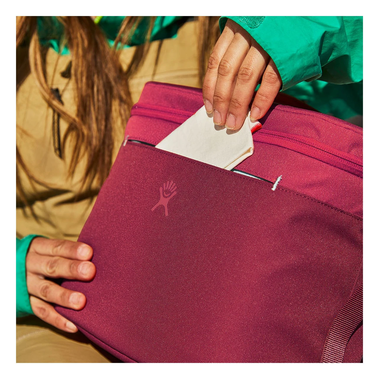 Hydro Flask 8L Insulated Lunch Bag - Cranberry 3 Hydro Flask 8L Insulated Lunch Bag - Cranberry - Image 3